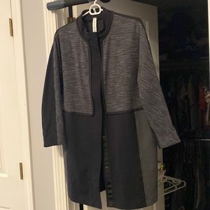 NWOT Lululemon coat size medium. Longer length never worn.